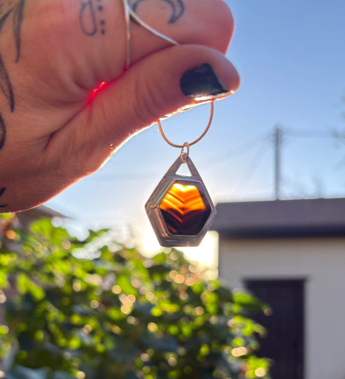 Hexy Montana Agate Necklace (18 Inch Chain)