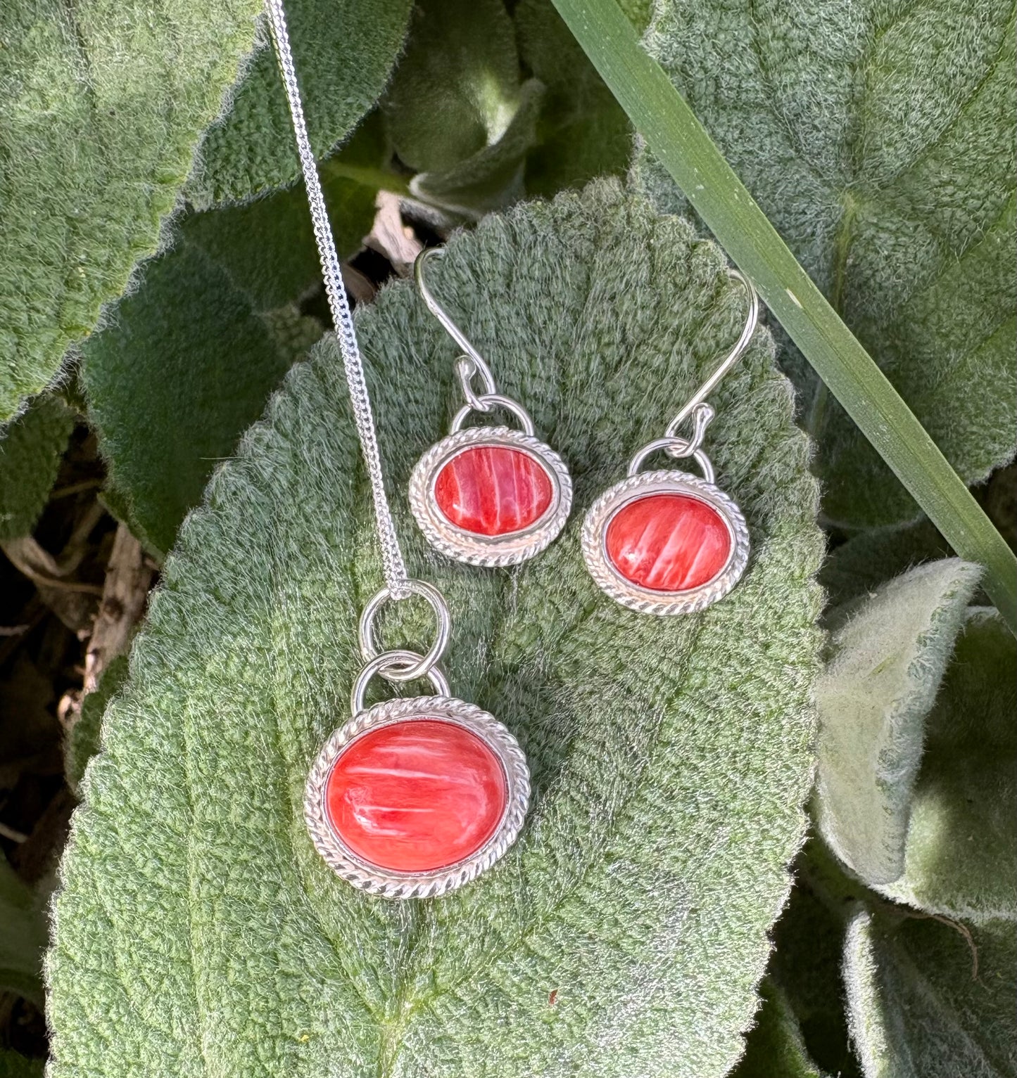 Spiny Oyster Necklace (18 inch chain)