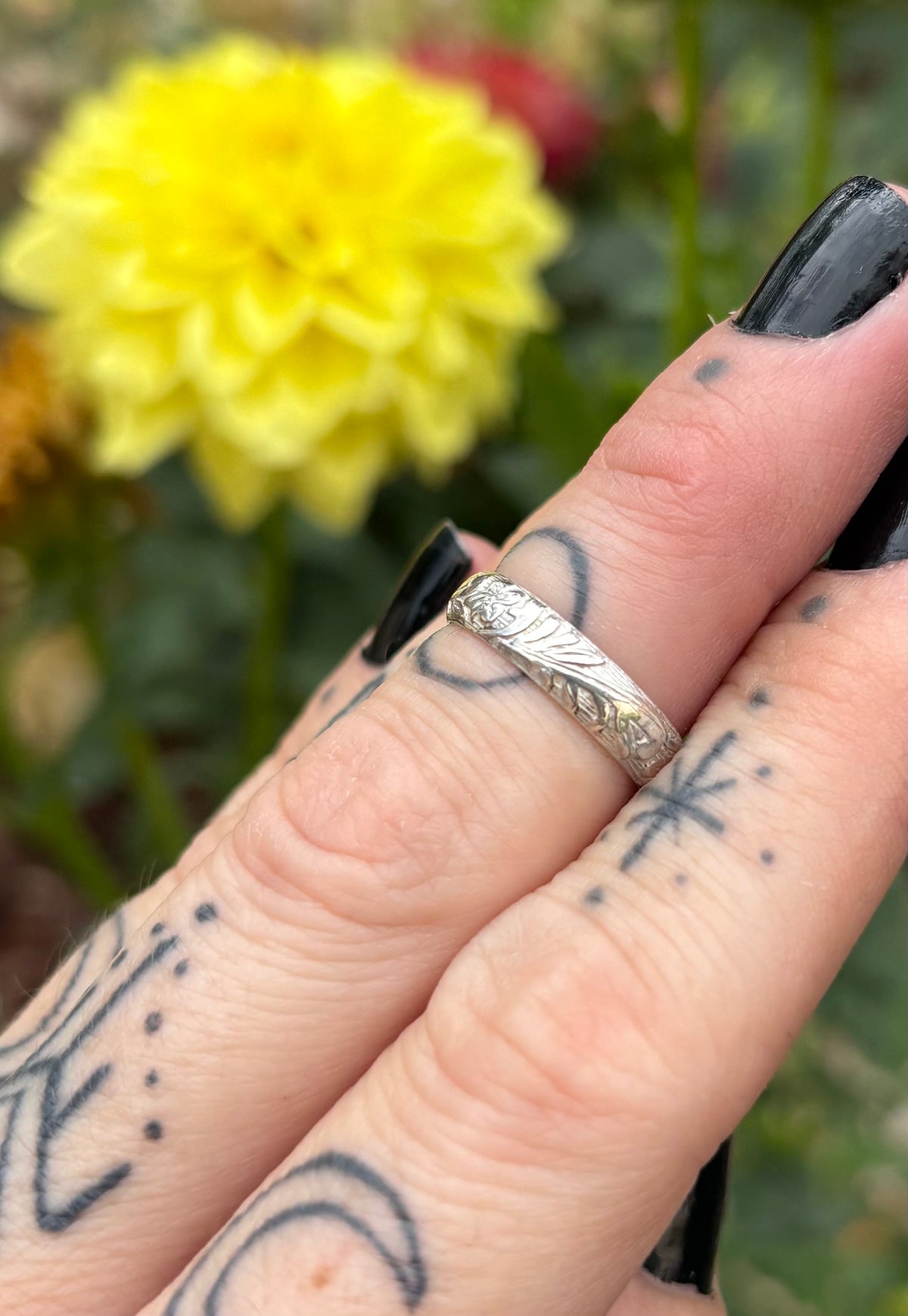 Floral pattern stacker ring (Size 5)
